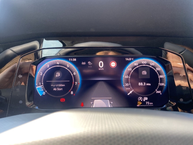 Fahrzeugabbildung Volkswagen Golf 1.5 TSI LED Navi SHZ ACC PDC