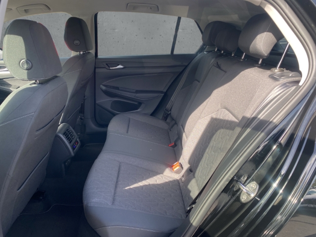 Fahrzeugabbildung Volkswagen Golf 1.5 TSI LED Navi SHZ ACC PDC