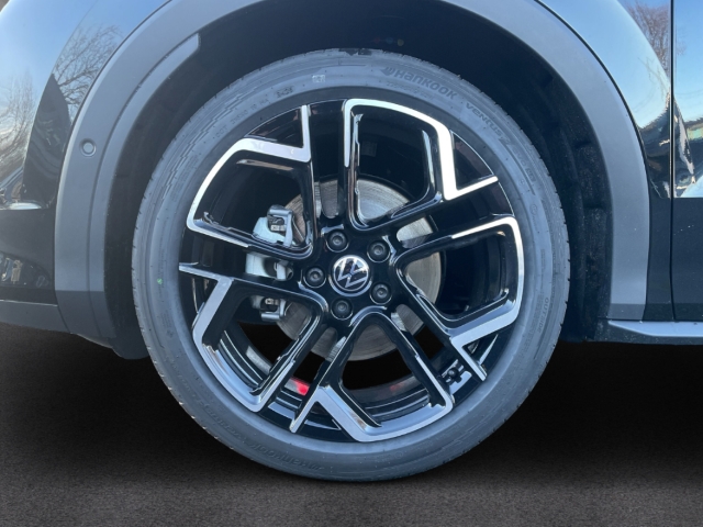 Fahrzeugabbildung Volkswagen T-Roc 1.5 eTSI R-Line IQ.LIGHT Navi AHK ACC SHZ