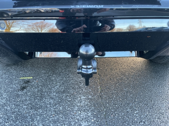 Fahrzeugabbildung Volkswagen T-Roc 1.5 eTSI R-Line IQ.LIGHT Navi AHK ACC SHZ