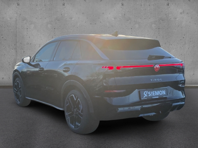 Fahrzeugabbildung Volkswagen T-Roc 1.5 eTSI R-Line IQ.LIGHT Navi AHK ACC SHZ