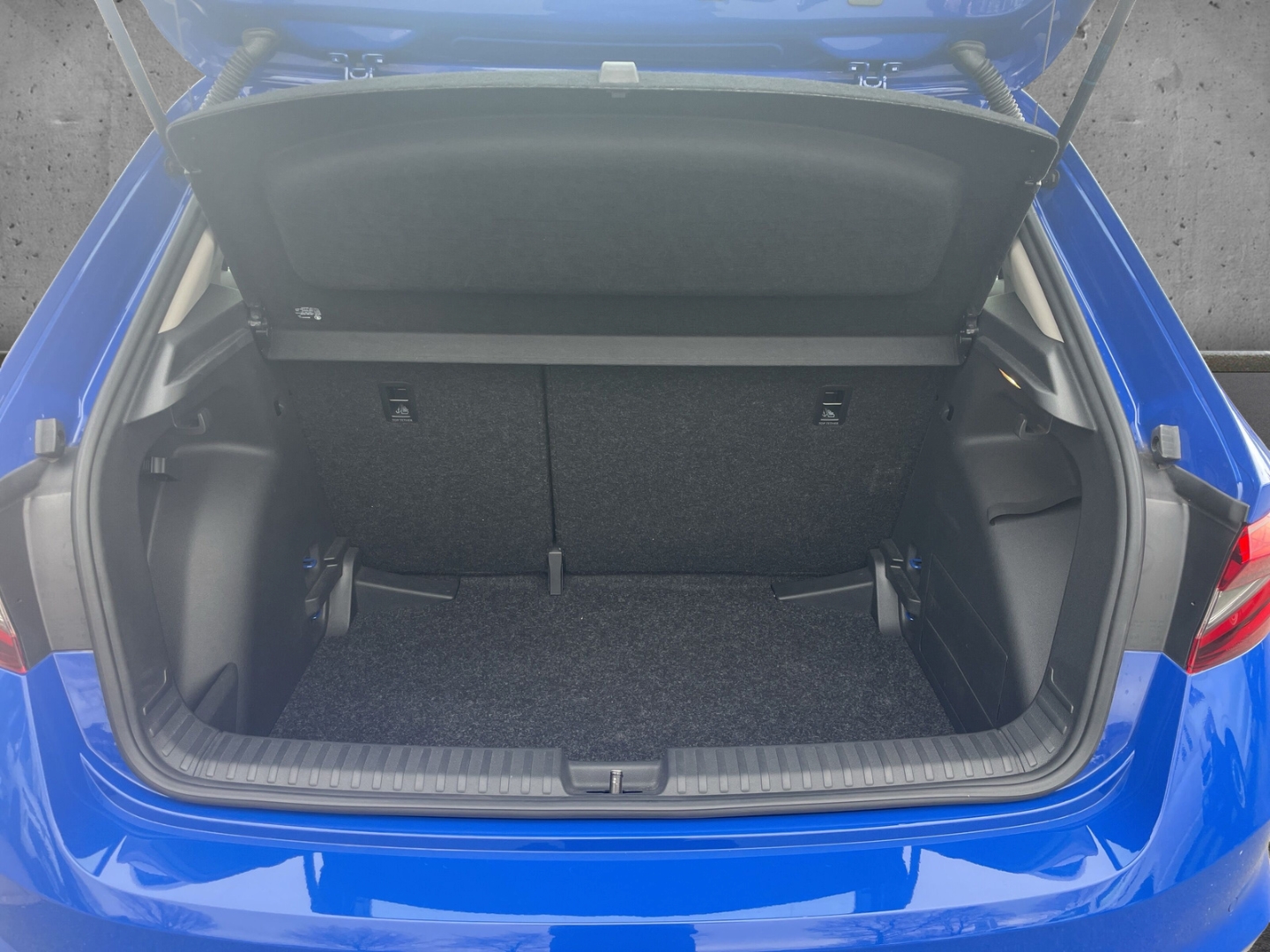 Fahrzeugabbildung SKODA Fabia Selection 1.0 TSI PDC SHZ Klima eFH LED