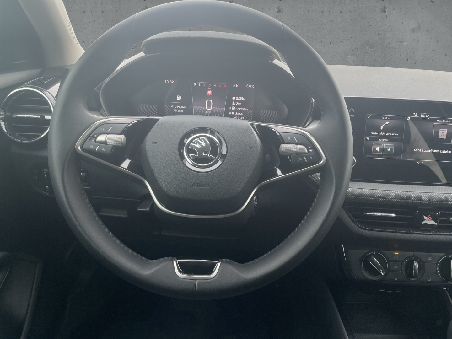 Fahrzeugabbildung SKODA Fabia Selection 1.0 TSI PDC SHZ Klima eFH LED