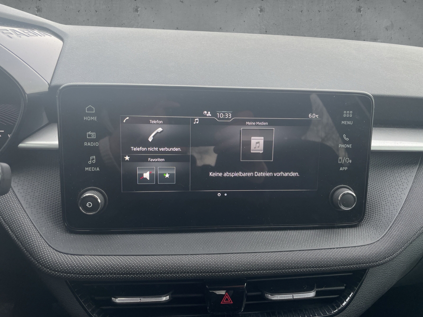 Fahrzeugabbildung SKODA Fabia Selection 1.0 TSI PDC SHZ Klima eFH LED