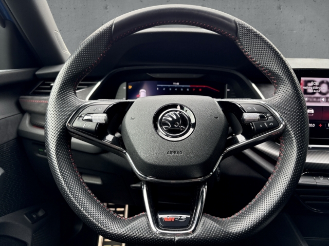 Fahrzeugabbildung SKODA Octavia Combi 1.4 TSI iV RS First Edition LED Kessy Navi SHZ