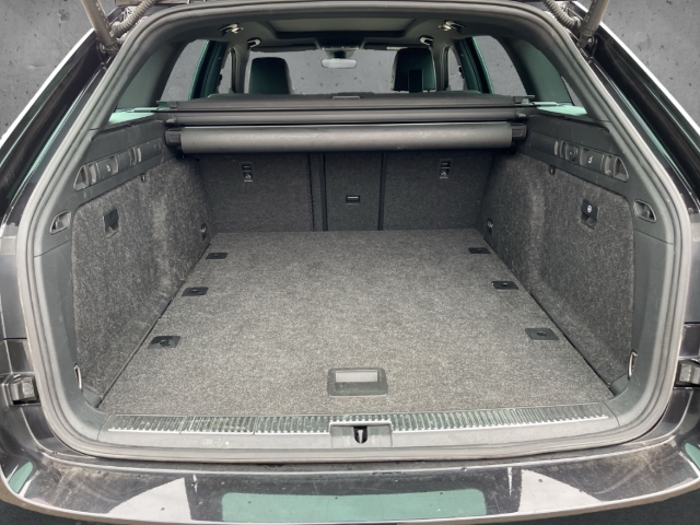 Fahrzeugabbildung SKODA Superb Combi TDI 4x4 DSG L&K AHK Pano Standheiz