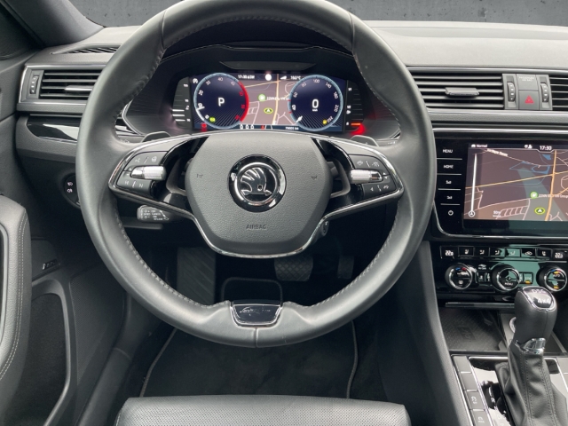 Fahrzeugabbildung SKODA Superb Combi TDI 4x4 DSG L&K AHK Pano Standheiz