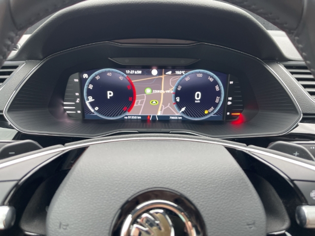 Fahrzeugabbildung SKODA Superb Combi TDI 4x4 DSG L&K AHK Pano Standheiz