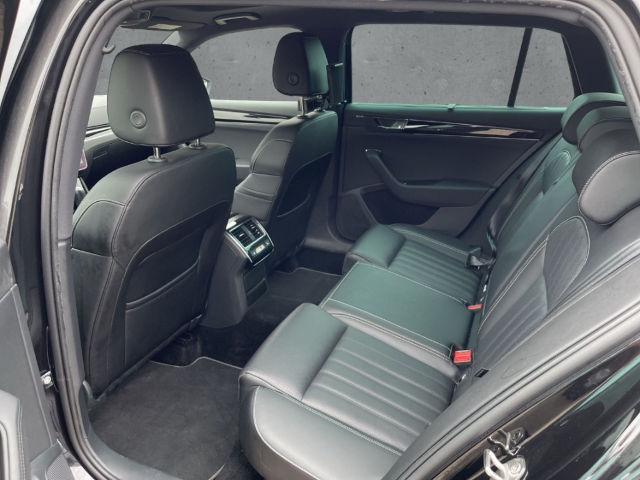 Fahrzeugabbildung SKODA Superb Combi TDI 4x4 DSG L&K AHK Pano Standheiz