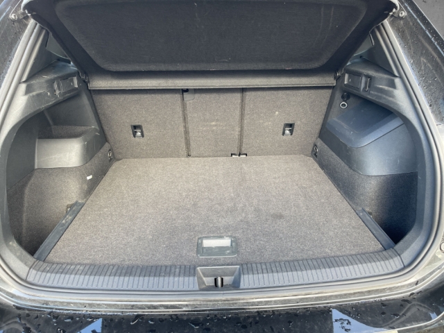 Fahrzeugabbildung Volkswagen Tiguan 1.5 eTSI DSG Goal AHK IQ.LIGHT Navi 360°K