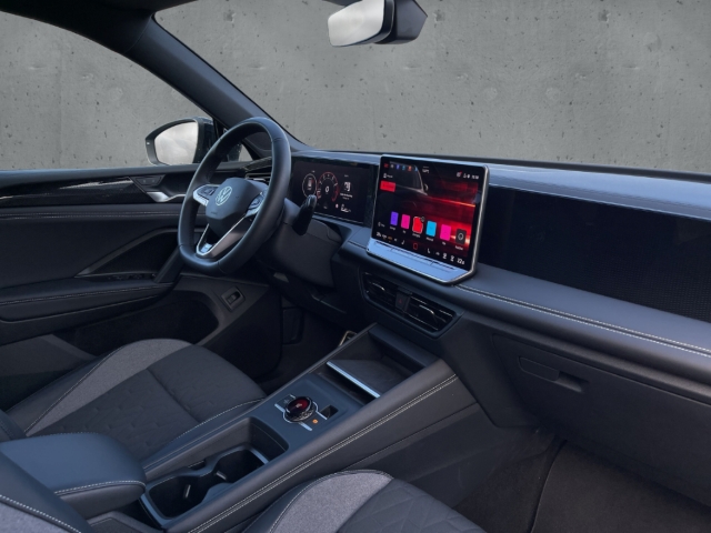 Fahrzeugabbildung Volkswagen Tiguan 1.5 eTSI DSG Goal AHK IQ.LIGHT Navi 360°K