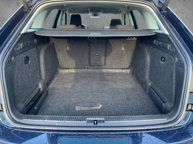 Fahrzeugabbildung SKODA Superb Combi 2.0 TDI DSG Ambit NAVI AHK ACC SHZ LM