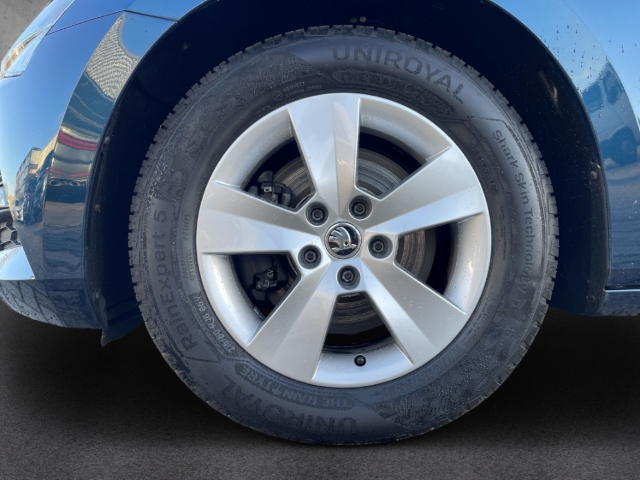 Fahrzeugabbildung SKODA Superb Combi 2.0 TDI DSG Ambit NAVI AHK ACC SHZ LM