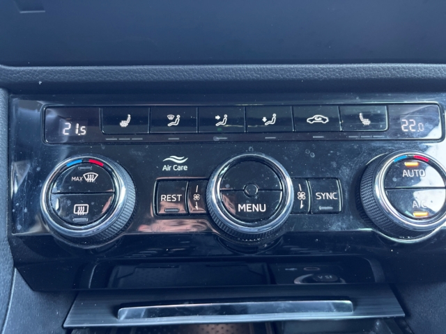 Fahrzeugabbildung SKODA Superb Combi 2.0 TDI DSG Ambit NAVI AHK ACC SHZ LM