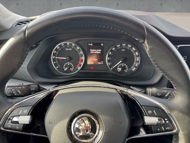 Fahrzeugabbildung SKODA Octavia Combi Ambition 2.0 TDI LED Sperrdiff. Apple CarPlay Android Auto