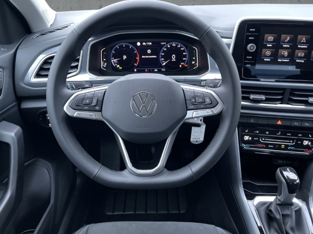 Fahrzeugabbildung Volkswagen T-Roc 1.5 TSI DSG Style LED+ ACC SHZ PDC AppConn