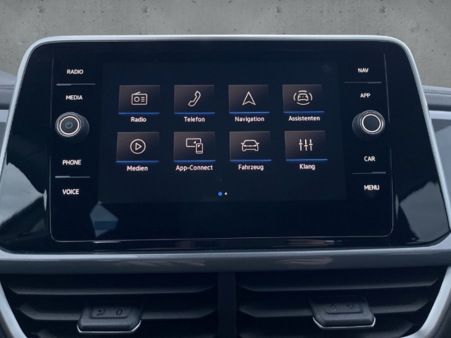 Fahrzeugabbildung Volkswagen T-Roc 1.5 TSI DSG Style LED+ ACC SHZ PDC AppConn