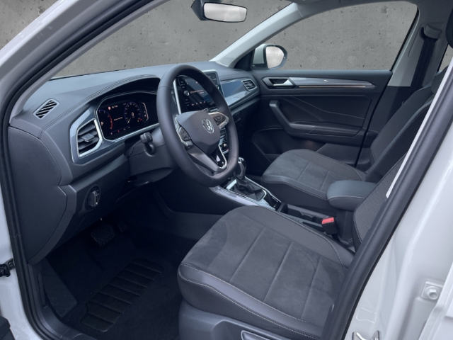 Fahrzeugabbildung Volkswagen T-Roc 1.5 TSI DSG Style LED+ ACC SHZ PDC AppConn