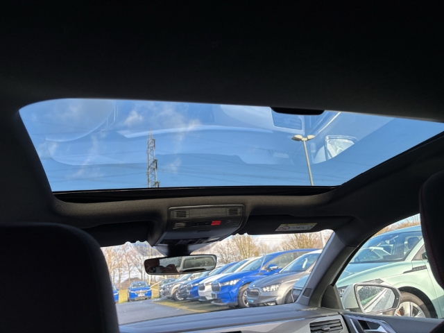 Fahrzeugabbildung Volkswagen Polo GTI 2.0 TSI IQ.LIGHT Pano RearView ACC SHZ