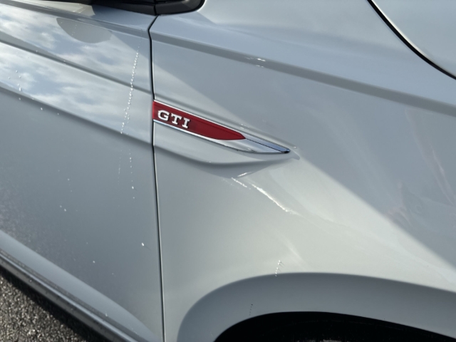 Fahrzeugabbildung Volkswagen Polo GTI 2.0 TSI IQ.LIGHT Pano RearView ACC SHZ