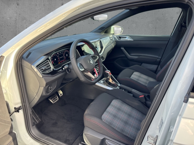 Fahrzeugabbildung Volkswagen Polo GTI 2.0 TSI IQ.LIGHT Pano RearView ACC SHZ