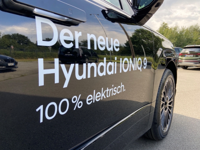 Fahrzeugabbildung Hyundai IONIQ 9 110kWh 4WD UNIQ Panorama Relax 6-Sitze HUD El. Panodach Navi Leder Digitales Cockpit