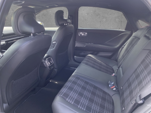 Fahrzeugabbildung Hyundai IONIQ 6 EV 77,4kWh 4WD FIRST EDITION HUD Navi Memory Sitze Soundsystem Bose LED