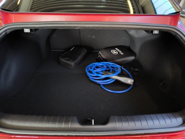 Fahrzeugabbildung Hyundai IONIQ 6 77,4kWh 2WD UNIQ Digi-Spiegel HUD Navi Digitales Cockpit Memory Sitze Soundsystem