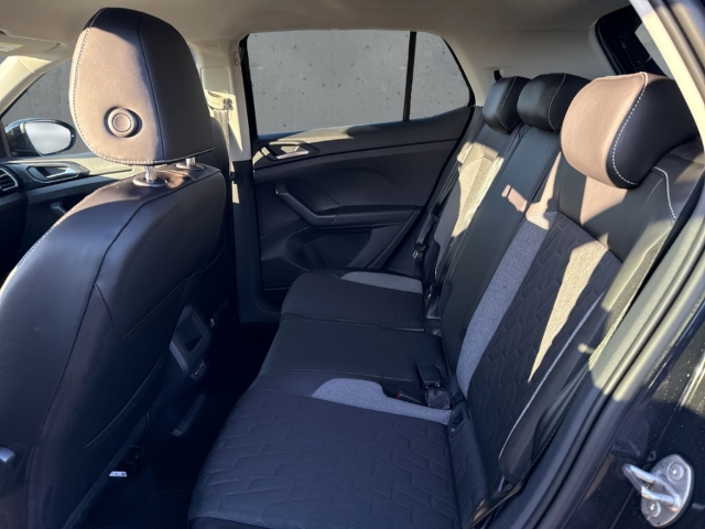 Fahrzeugabbildung Volkswagen T-Cross 1.0 TSI Energy GJR R-Kamera AHK ACC SHZ