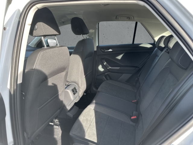 Fahrzeugabbildung Volkswagen T-Roc 1.5 TSI DSG Style LED+ ACC SHZ PDC AppConn