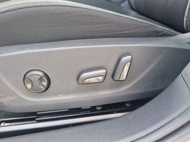 Fahrzeugabbildung SKODA Kamiq 1.0 TSI ScoutLine PDC SHZ LED Navi Keyless