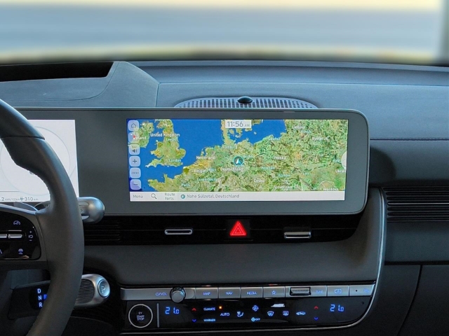 Fahrzeugabbildung Hyundai IONIQ 5 77,4kWh 4WD UNIQ 20LM Assist Panorama AHK HUD Navi Digitales Cockpit Soundsystem
