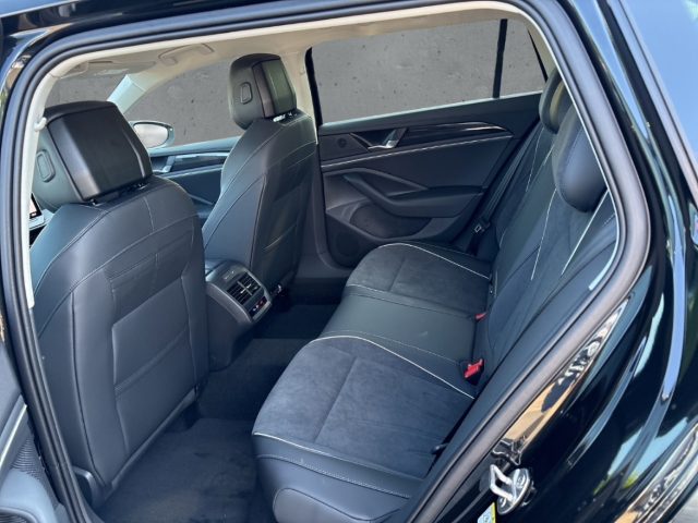 Fahrzeugabbildung Volkswagen Passat 2.0 TDI DSG Business LED Navi AHK SHZ ZV