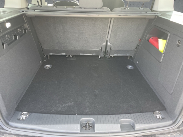 Fahrzeugabbildung Volkswagen Caddy 5-Sitzer 2,0 l TDI EU6 SCR Frontantrieb 6-Gang