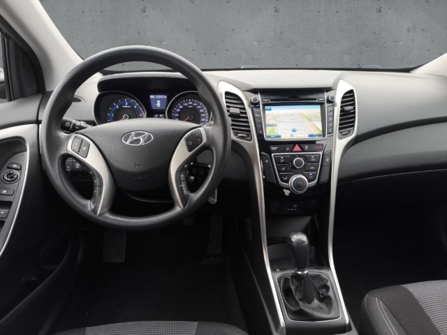 Fahrzeugabbildung Hyundai i30 1.6 CRDi ISG SOKO Navi 1.Hand RKam PDC Bluetooth Allwetter