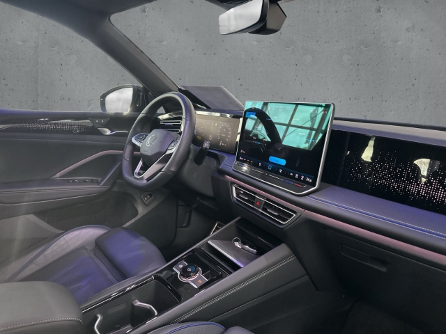 Fahrzeugabbildung Volkswagen Tiguan 1.5eTSI DSG R-Line AHK IQ.LIGHT BlackStyl