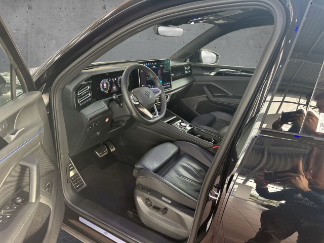 Fahrzeugabbildung Volkswagen Tiguan 1.5eTSI DSG R-Line AHK IQ.LIGHT BlackStyl