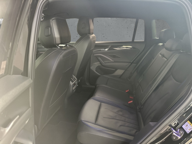 Fahrzeugabbildung Volkswagen Tiguan 1.5eTSI DSG R-Line AHK IQ.LIGHT BlackStyl