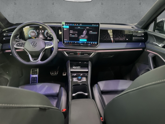 Fahrzeugabbildung Volkswagen Tiguan 1.5eTSI DSG R-Line AHK IQ.LIGHT BlackStyl