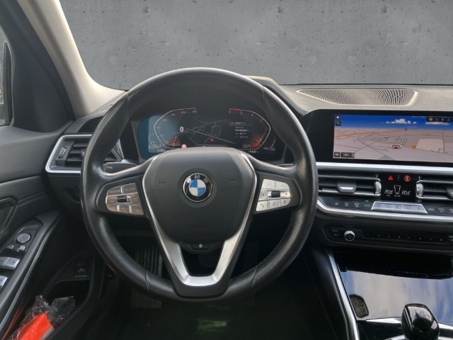 Fahrzeugabbildung BMW 318 d touring Advantage StandHZG AHK Navi Laser