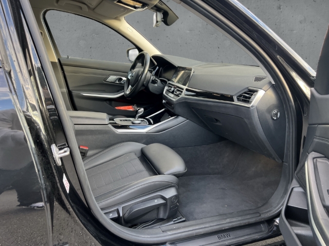 Fahrzeugabbildung BMW 318 d touring Advantage StandHZG AHK Navi Laser