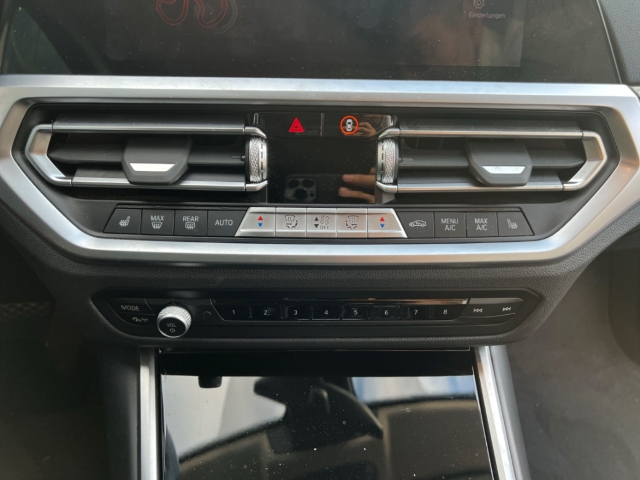 Fahrzeugabbildung BMW 318 d touring Advantage StandHZG AHK Navi Laser