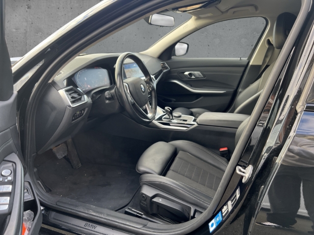 Fahrzeugabbildung BMW 318 d touring Advantage StandHZG AHK Navi Laser