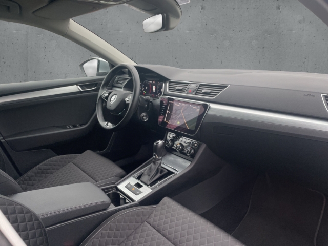 Fahrzeugabbildung SKODA Superb Combi Ambition ACC SHZ NAV KLIMA CARPLAY