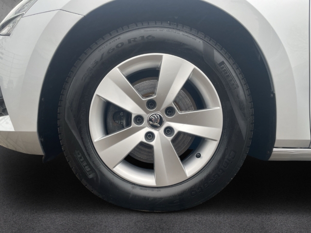 Fahrzeugabbildung SKODA Superb Combi Ambition ACC SHZ NAV KLIMA CARPLAY