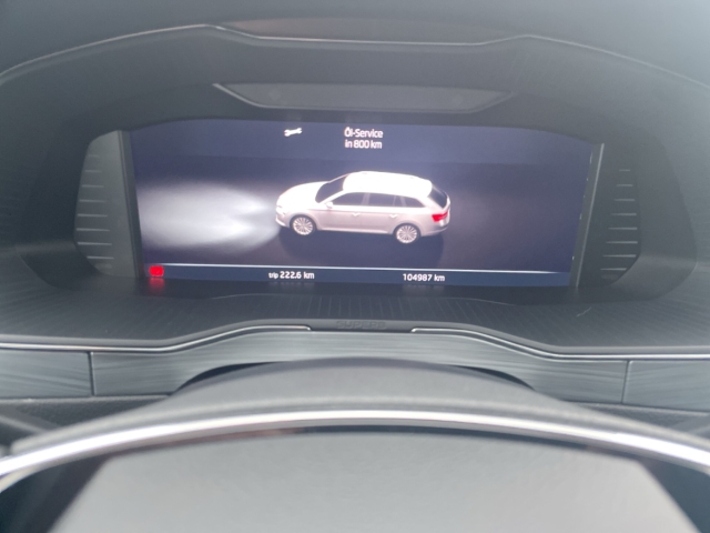 Fahrzeugabbildung SKODA Superb Combi Ambition ACC SHZ NAV KLIMA CARPLAY