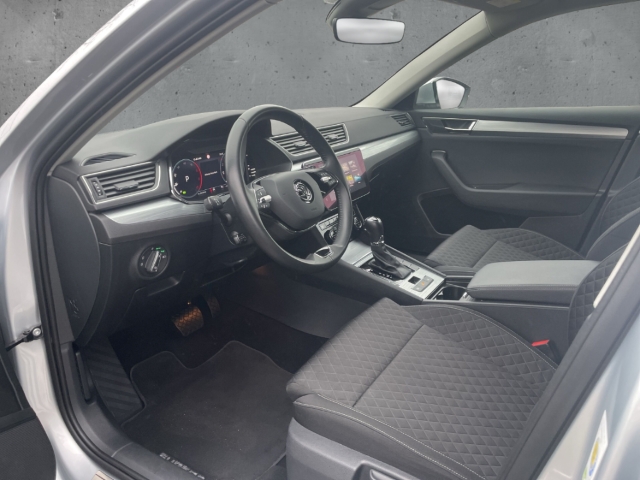 Fahrzeugabbildung SKODA Superb Combi Ambition ACC SHZ NAV KLIMA CARPLAY