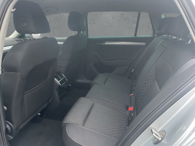 Fahrzeugabbildung SKODA Superb Combi Ambition ACC SHZ NAV KLIMA CARPLAY