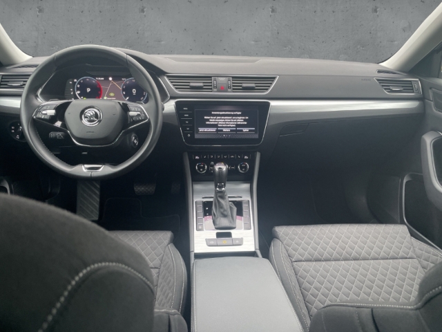 Fahrzeugabbildung SKODA Superb Combi Ambition ACC SHZ NAV KLIMA CARPLAY
