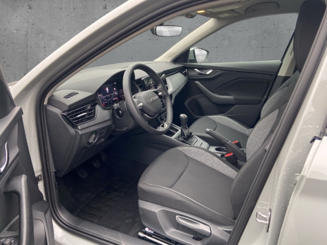 Fahrzeugabbildung SKODA Scala 1.0 TSI Essence AHK Temp SHZ PDC SmartLink